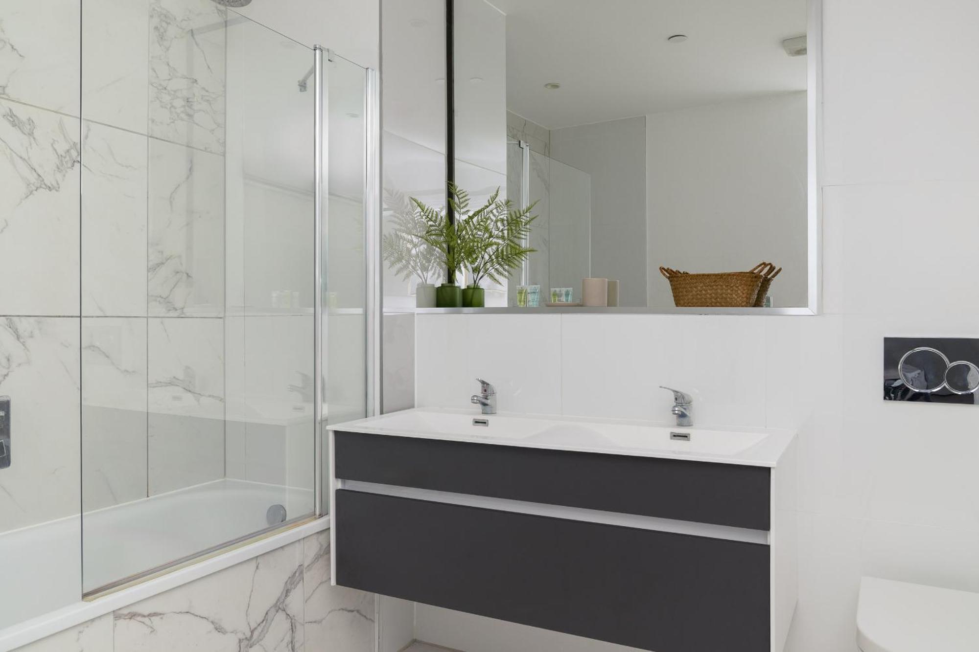 Stylish 3-bed Luxury In Oxford Circus Apartment London